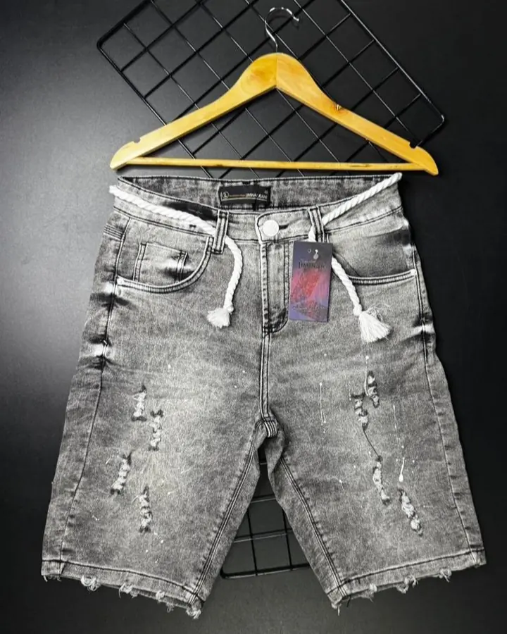 Bermuda jeans cinza destroyed