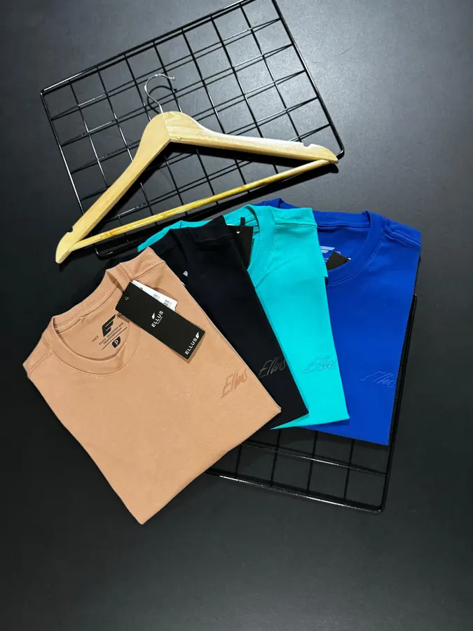 Camisetas gola redonda em leque: bege, preta, turquesa e azul